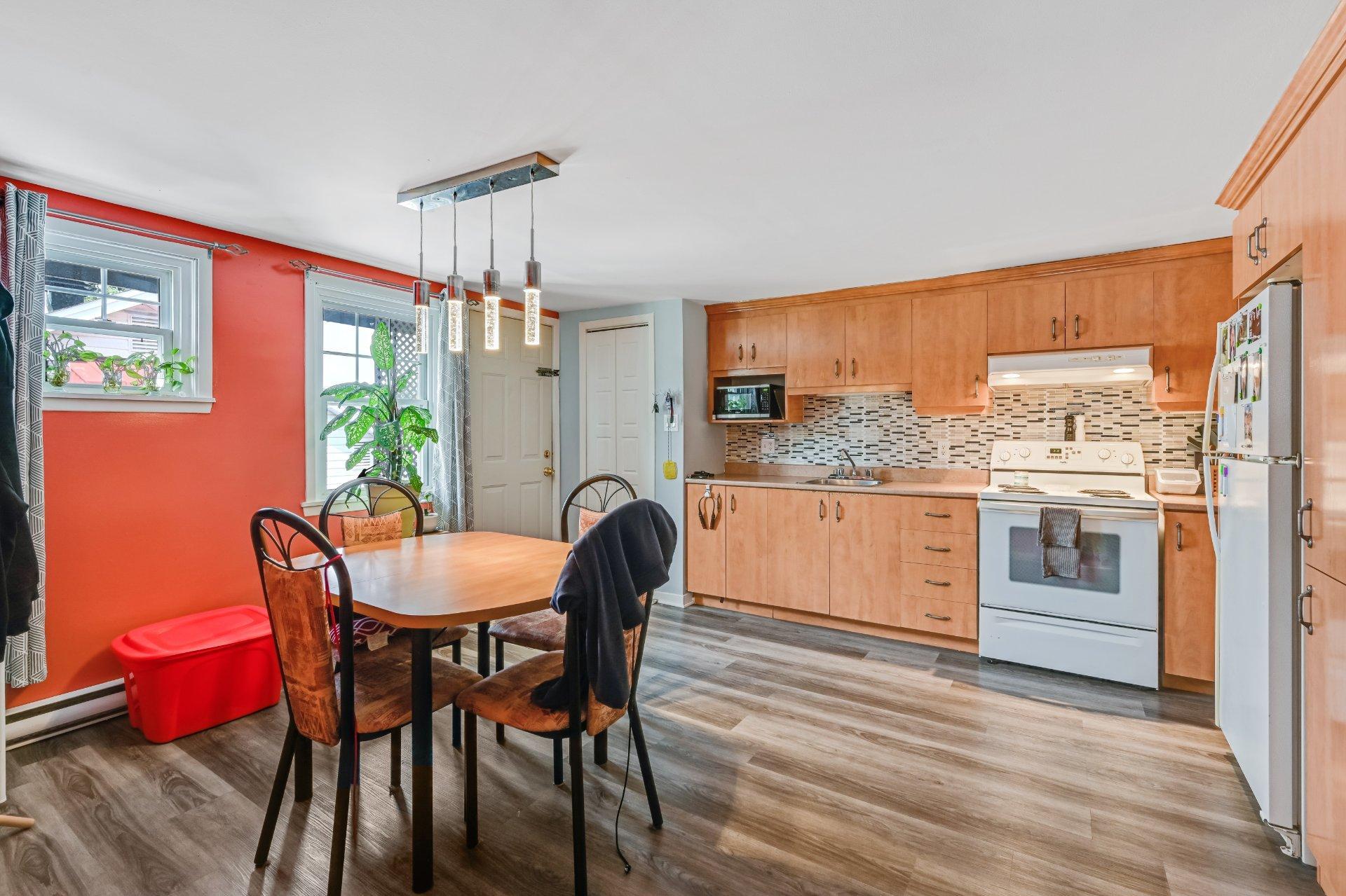 









1935

 - 1941


Rue Huot

,
Marieville,




QC
J3M1J8

