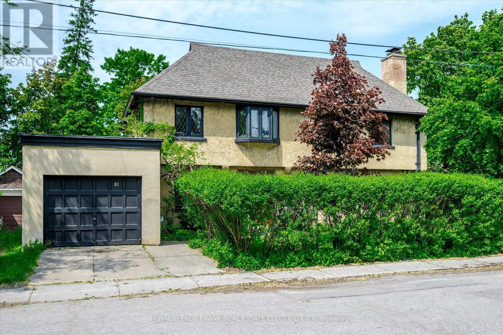 












82 DUBLIN STREET

,
Peterborough Central (North),




Ontario
K9H3A9

