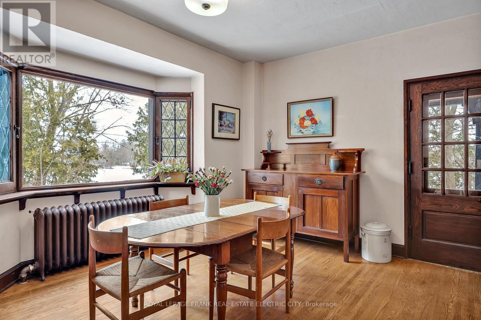 












82 DUBLIN STREET

,
Peterborough Central (North),




Ontario
K9H3A9

