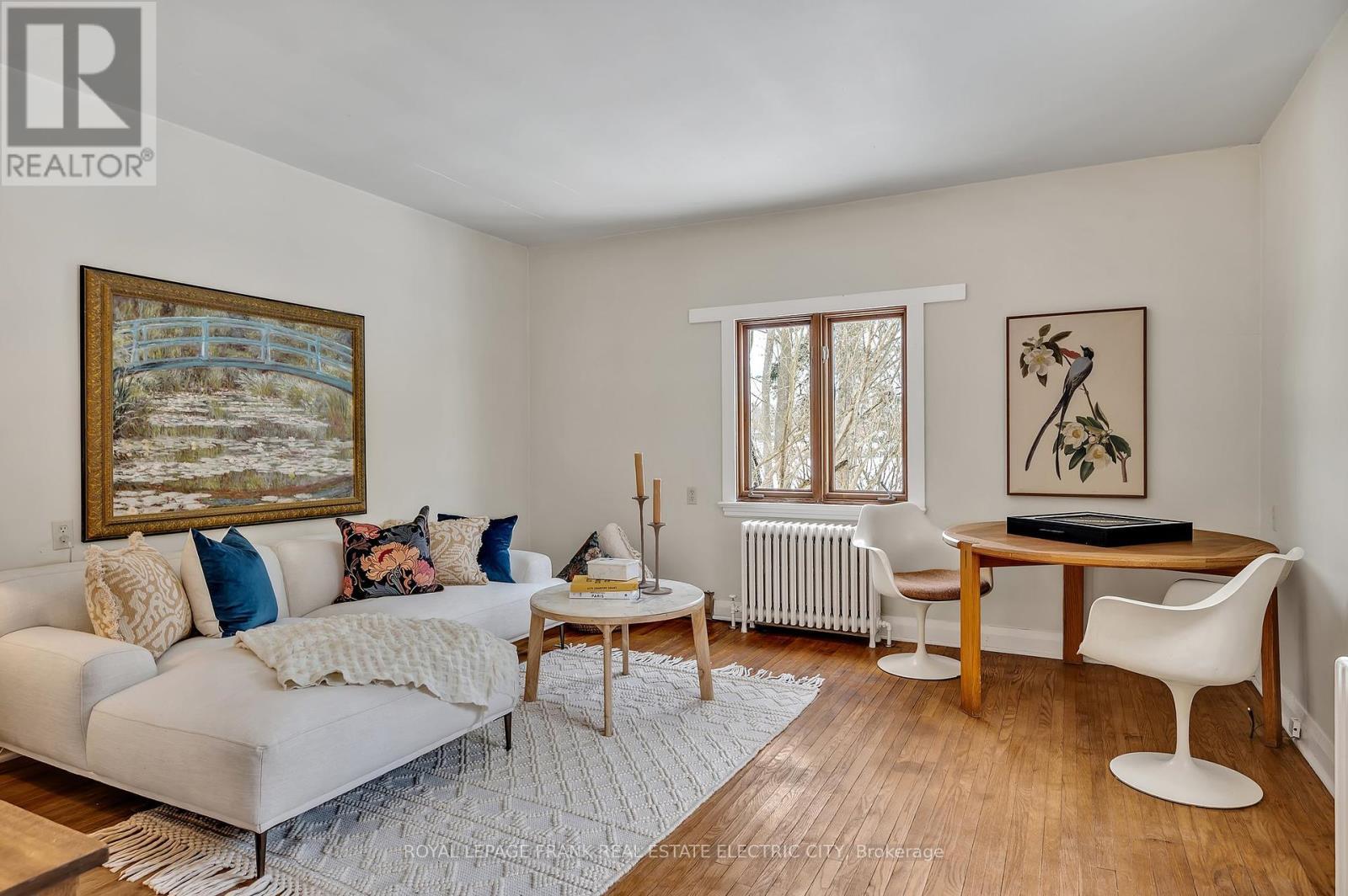 












82 DUBLIN STREET

,
Peterborough Central (North),




Ontario
K9H3A9

