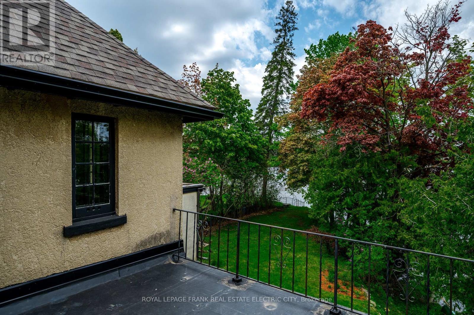 












82 DUBLIN STREET

,
Peterborough Central (North),




Ontario
K9H3A9

