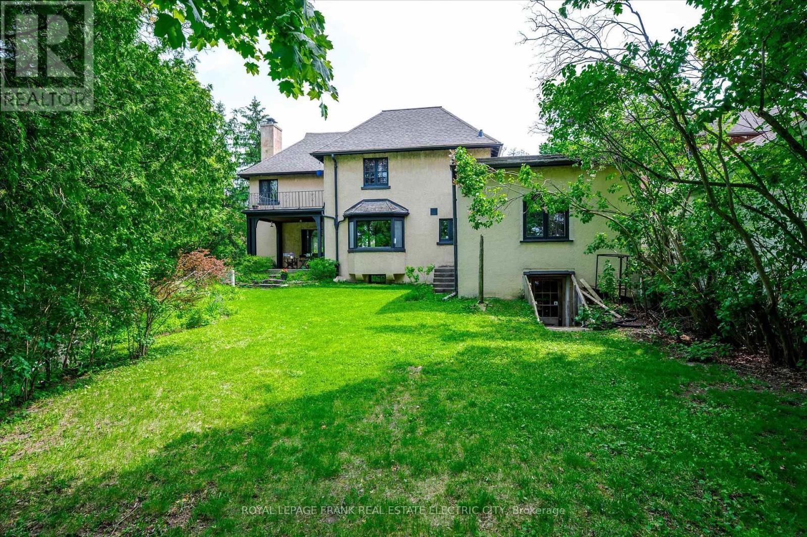 












82 DUBLIN STREET

,
Peterborough Central (North),




Ontario
K9H3A9

