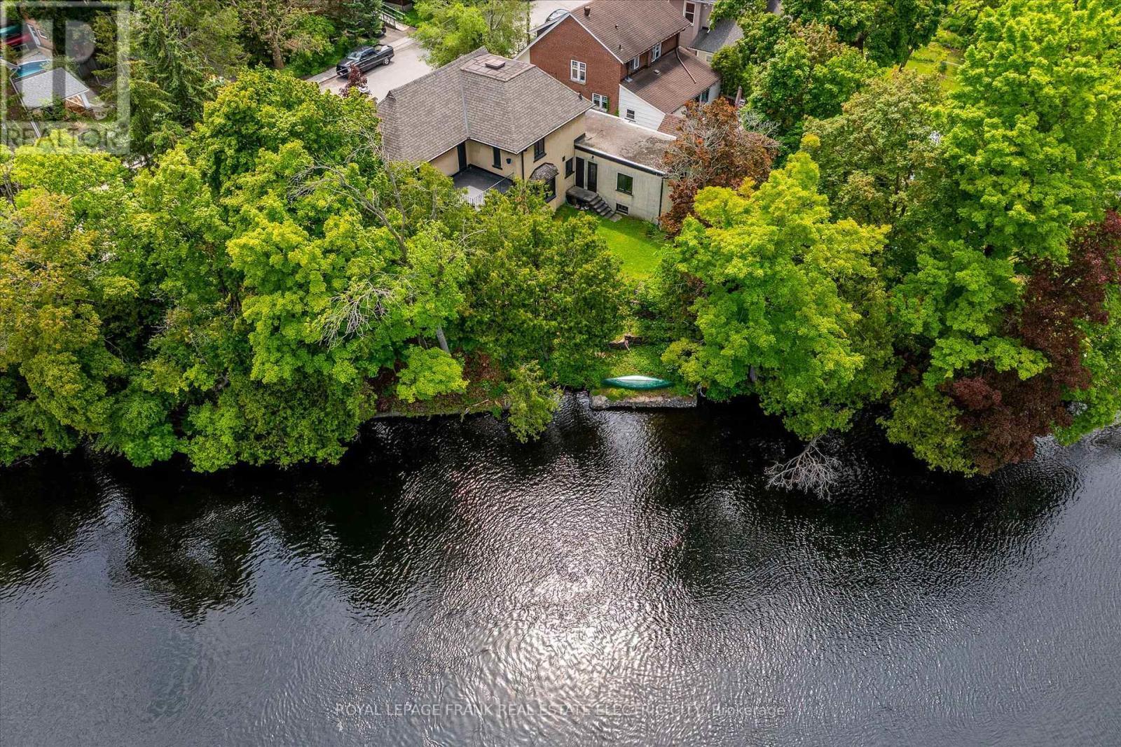 












82 DUBLIN STREET

,
Peterborough Central (North),




Ontario
K9H3A9

