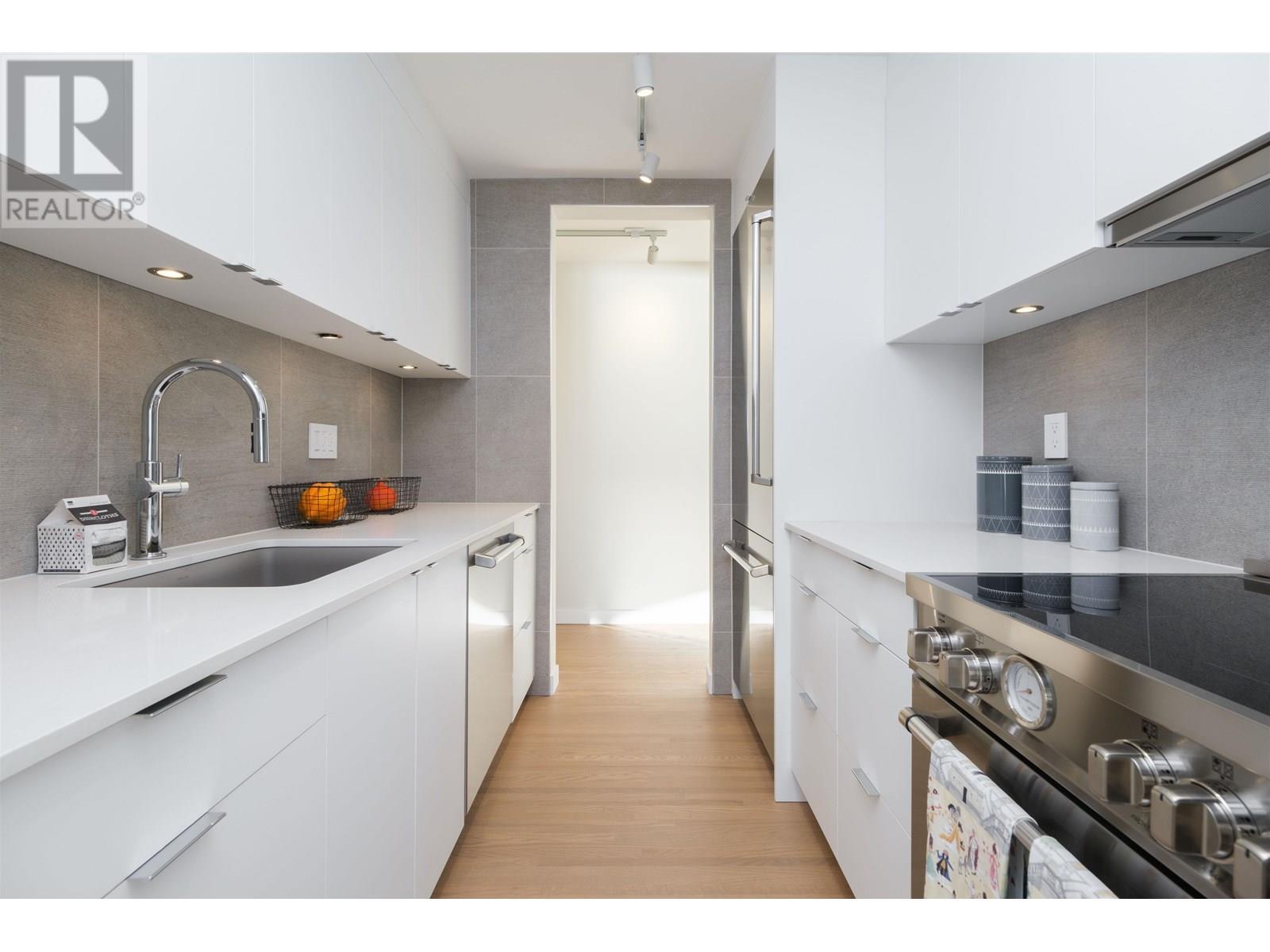 












102 2246 BELLEVUE AVENUE

,
West Vancouver,




British Columbia
V7V1C6

