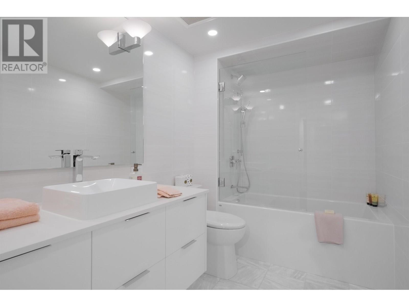 












102 2246 BELLEVUE AVENUE

,
West Vancouver,




British Columbia
V7V1C6

