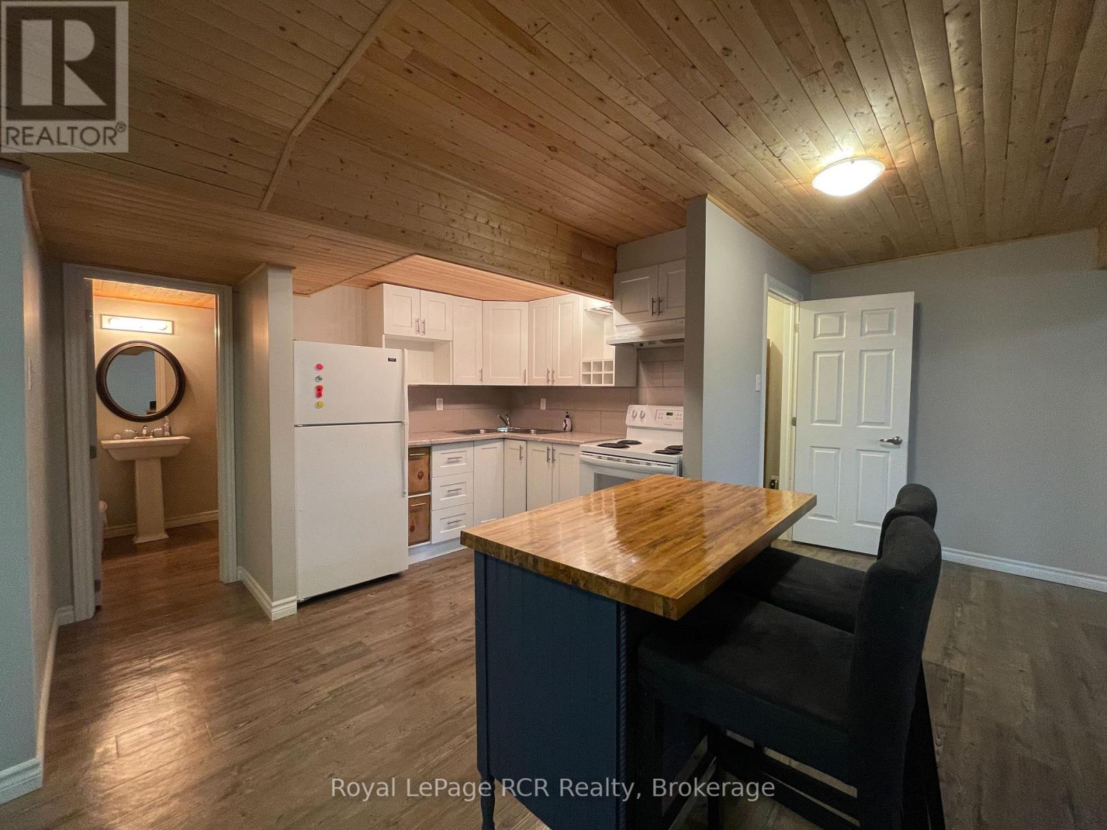 












BASEMENT - 77 SILVER BIRCH AVENUE

,
Wasaga Beach,




Ontario
L9Z1M2

