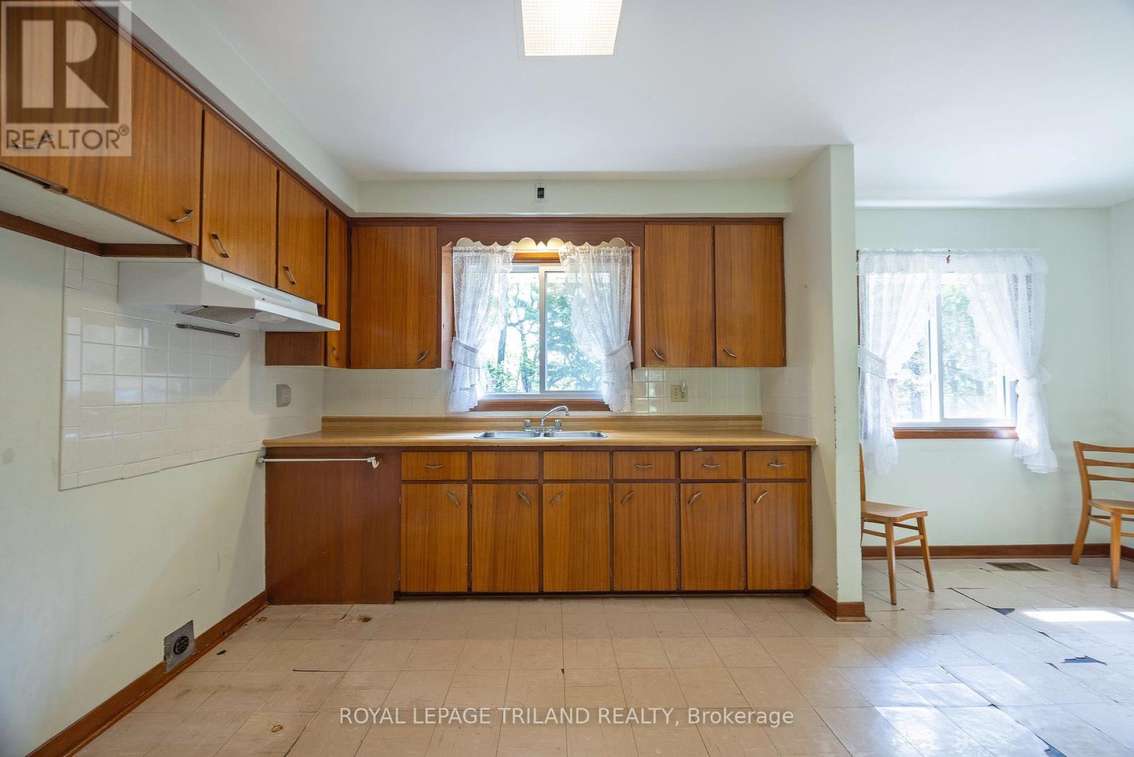 












39339 BUSH LINE

,
St. Thomas,







Ontario
N5P3S9

