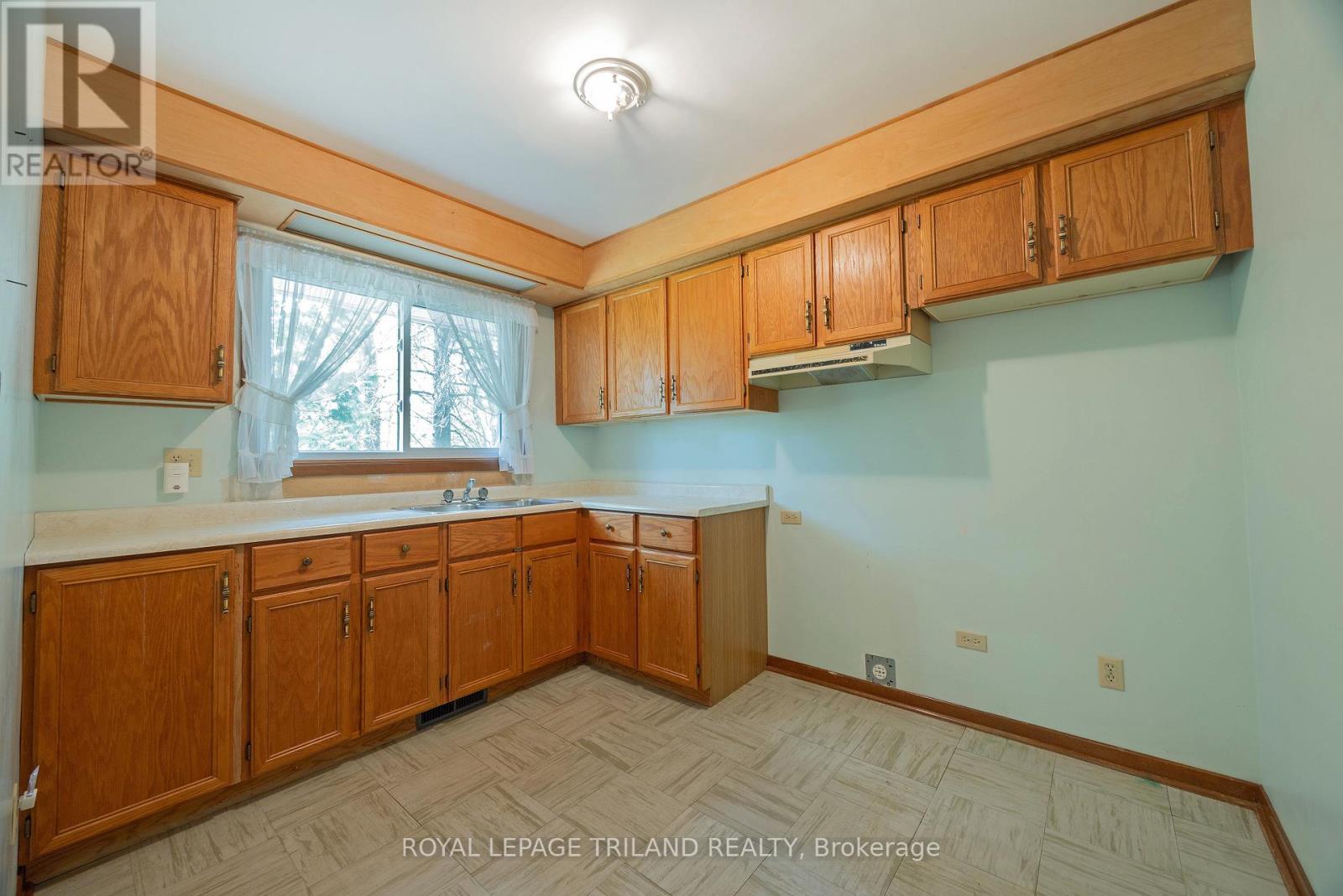 












39339 BUSH LINE

,
St. Thomas,







Ontario
N5P3S9

