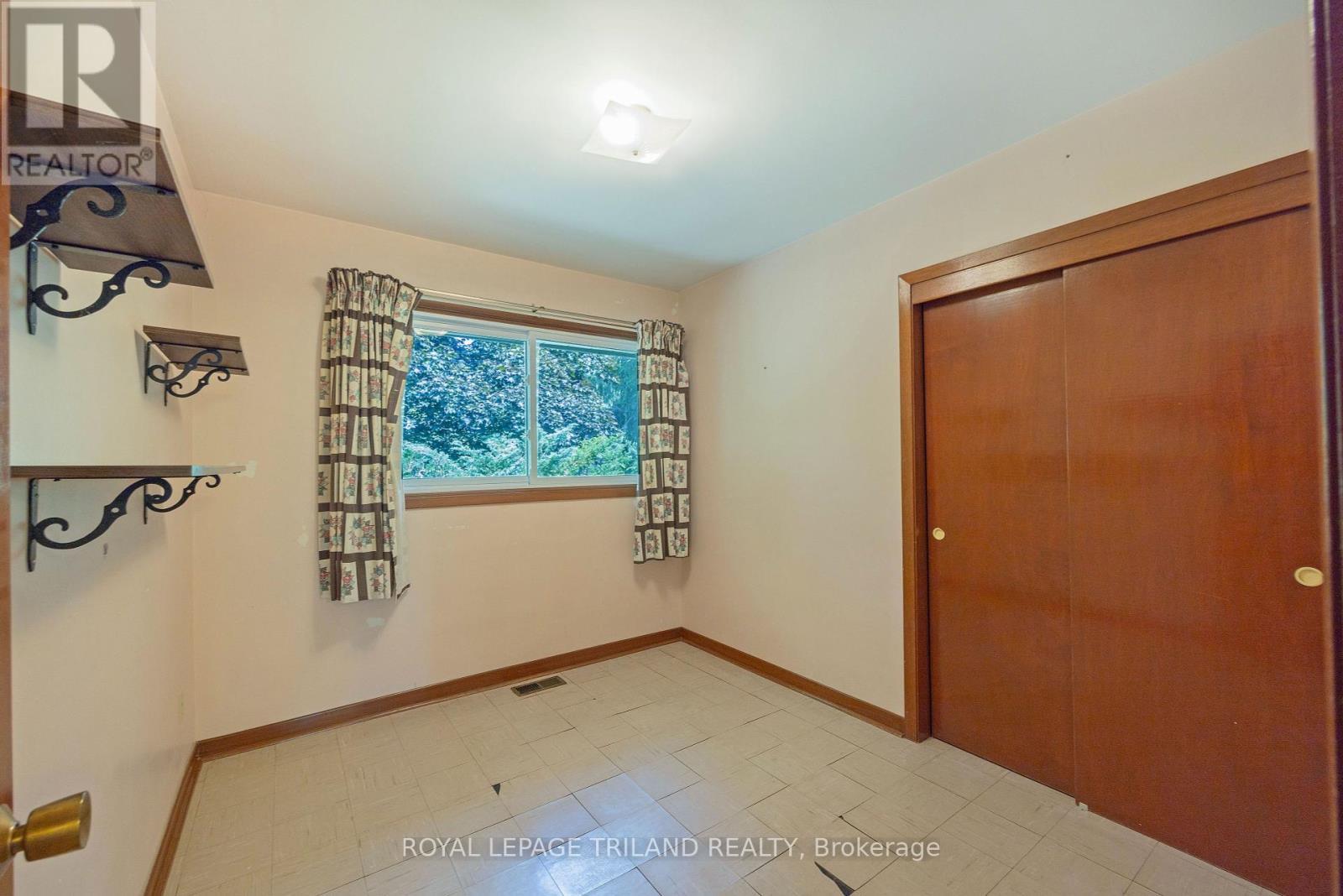 












39339 BUSH LINE

,
St. Thomas,







Ontario
N5P3S9

