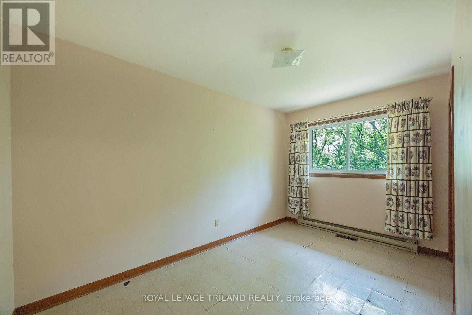 












39339 BUSH LINE

,
St. Thomas,







Ontario
N5P3S9

