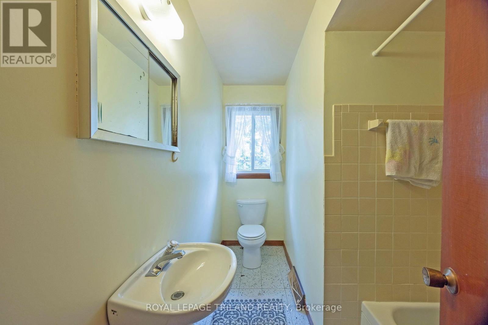 












39339 BUSH LINE

,
St. Thomas,







Ontario
N5P3S9

