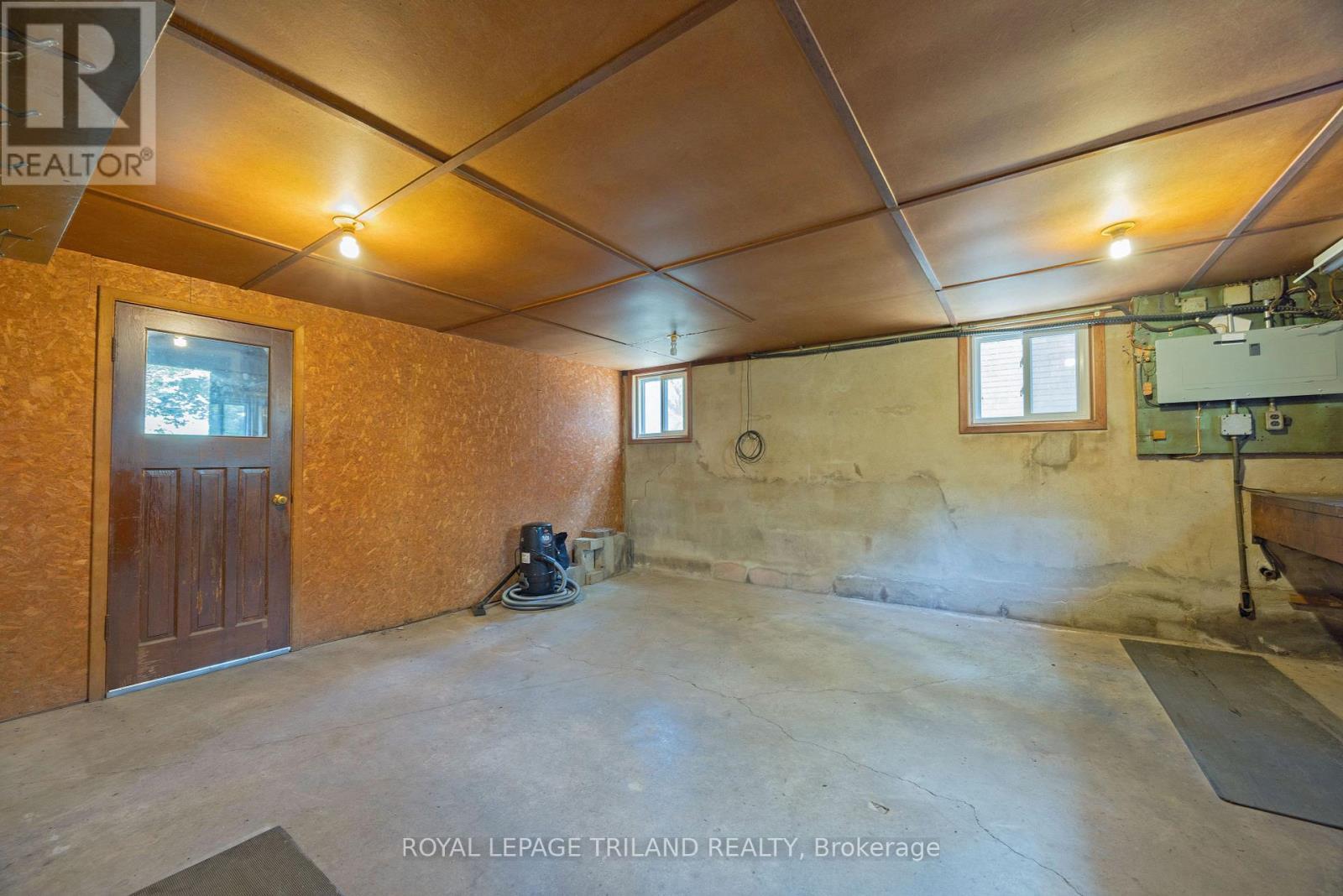 












39339 BUSH LINE

,
St. Thomas,







Ontario
N5P3S9

