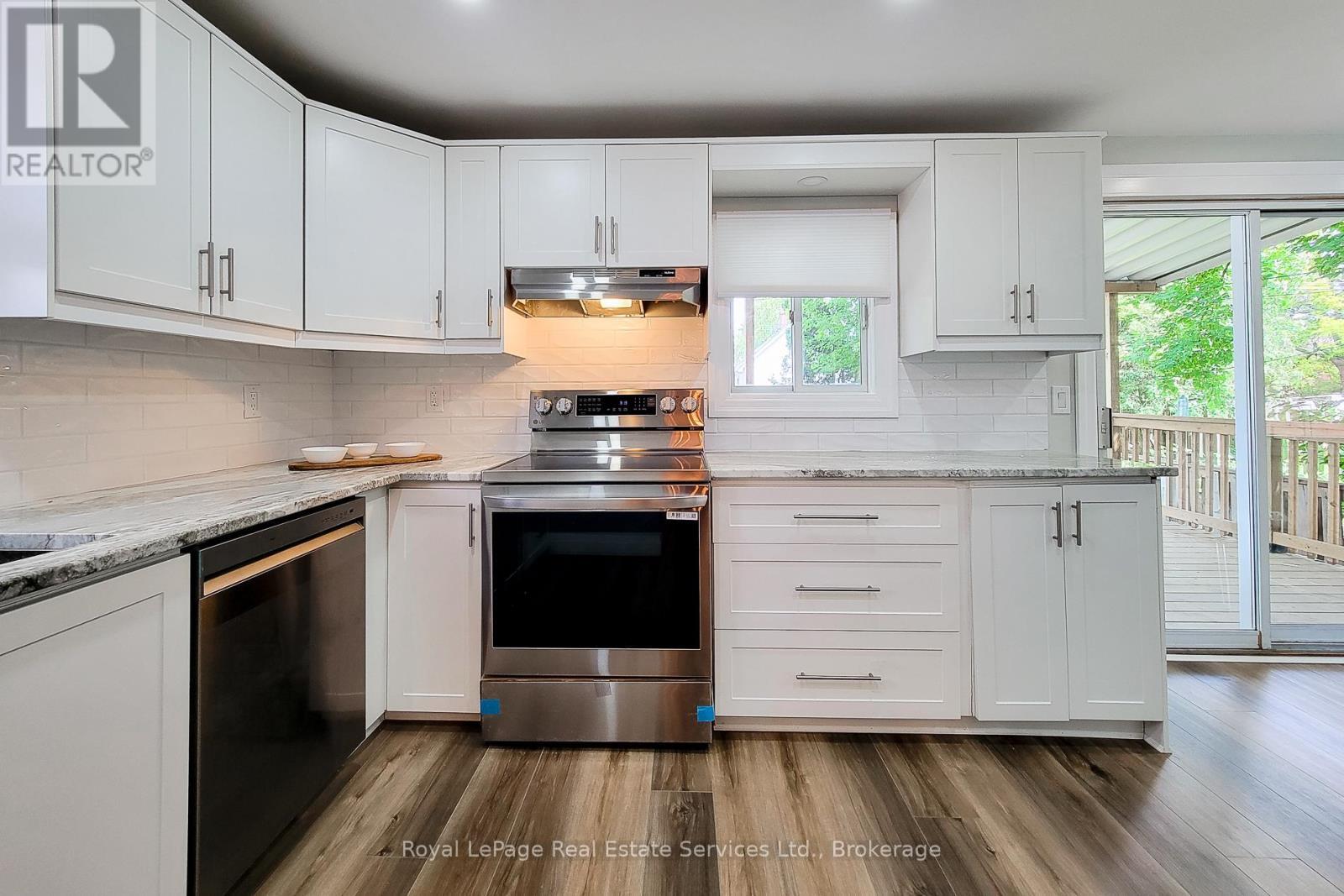 












116 GARSIDE AVENUE N

,
Hamilton (Homeside),




Ontario
L8H4W3

