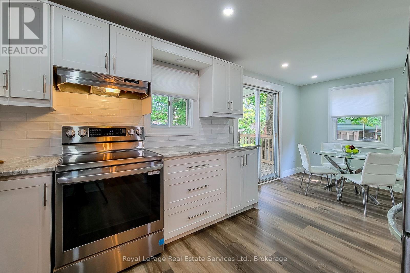 












116 GARSIDE AVENUE N

,
Hamilton (Homeside),




Ontario
L8H4W3

