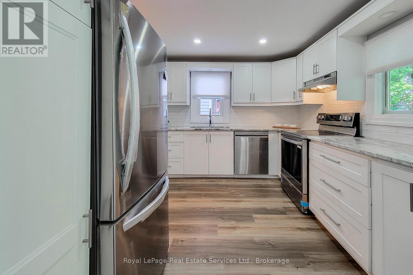 












116 GARSIDE AVENUE N

,
Hamilton (Homeside),




Ontario
L8H4W3


