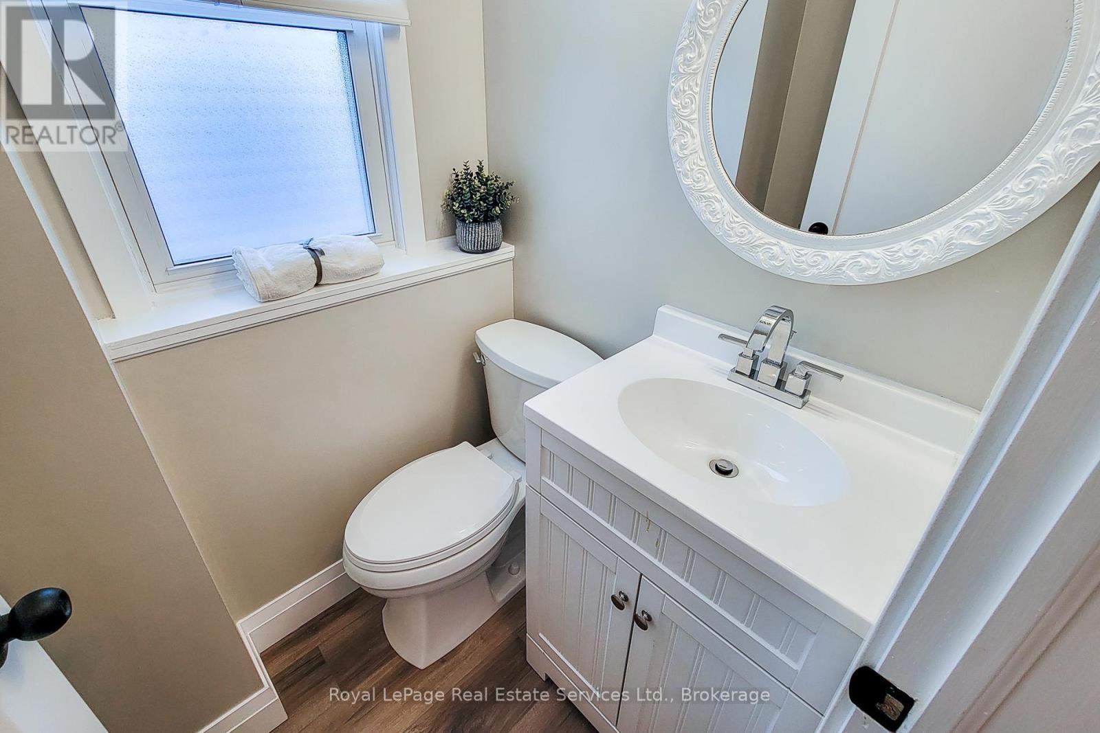 












116 GARSIDE AVENUE N

,
Hamilton (Homeside),




Ontario
L8H4W3

