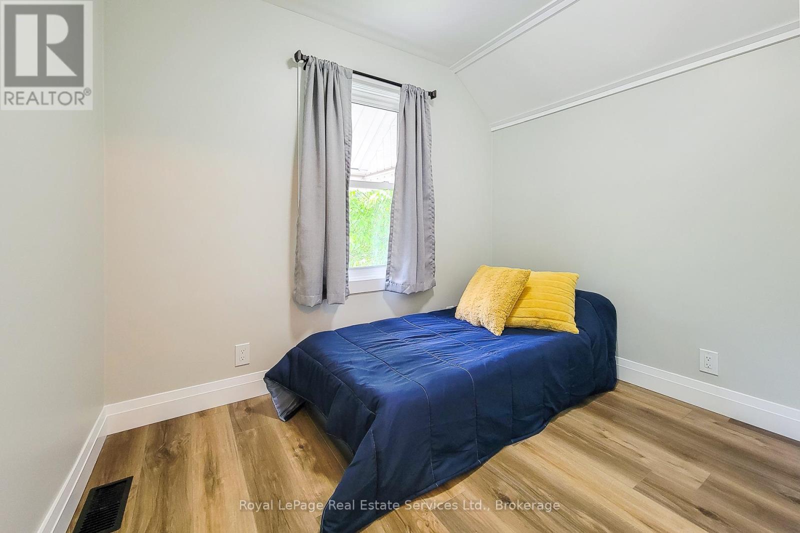 












116 GARSIDE AVENUE N

,
Hamilton (Homeside),




Ontario
L8H4W3

