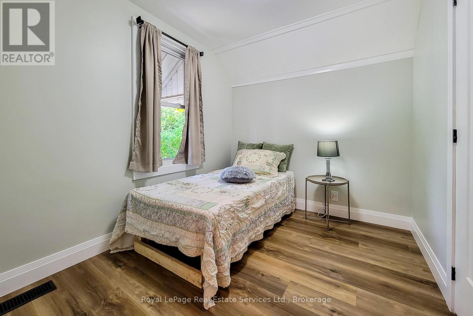 












116 GARSIDE AVENUE N

,
Hamilton (Homeside),




Ontario
L8H4W3

