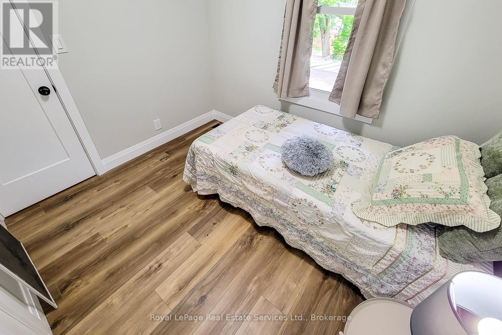 












116 GARSIDE AVENUE N

,
Hamilton (Homeside),




Ontario
L8H4W3

