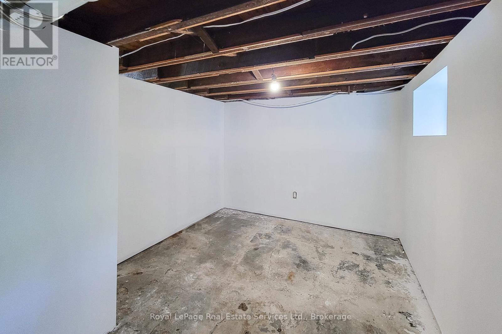 












116 GARSIDE AVENUE N

,
Hamilton (Homeside),




Ontario
L8H4W3

