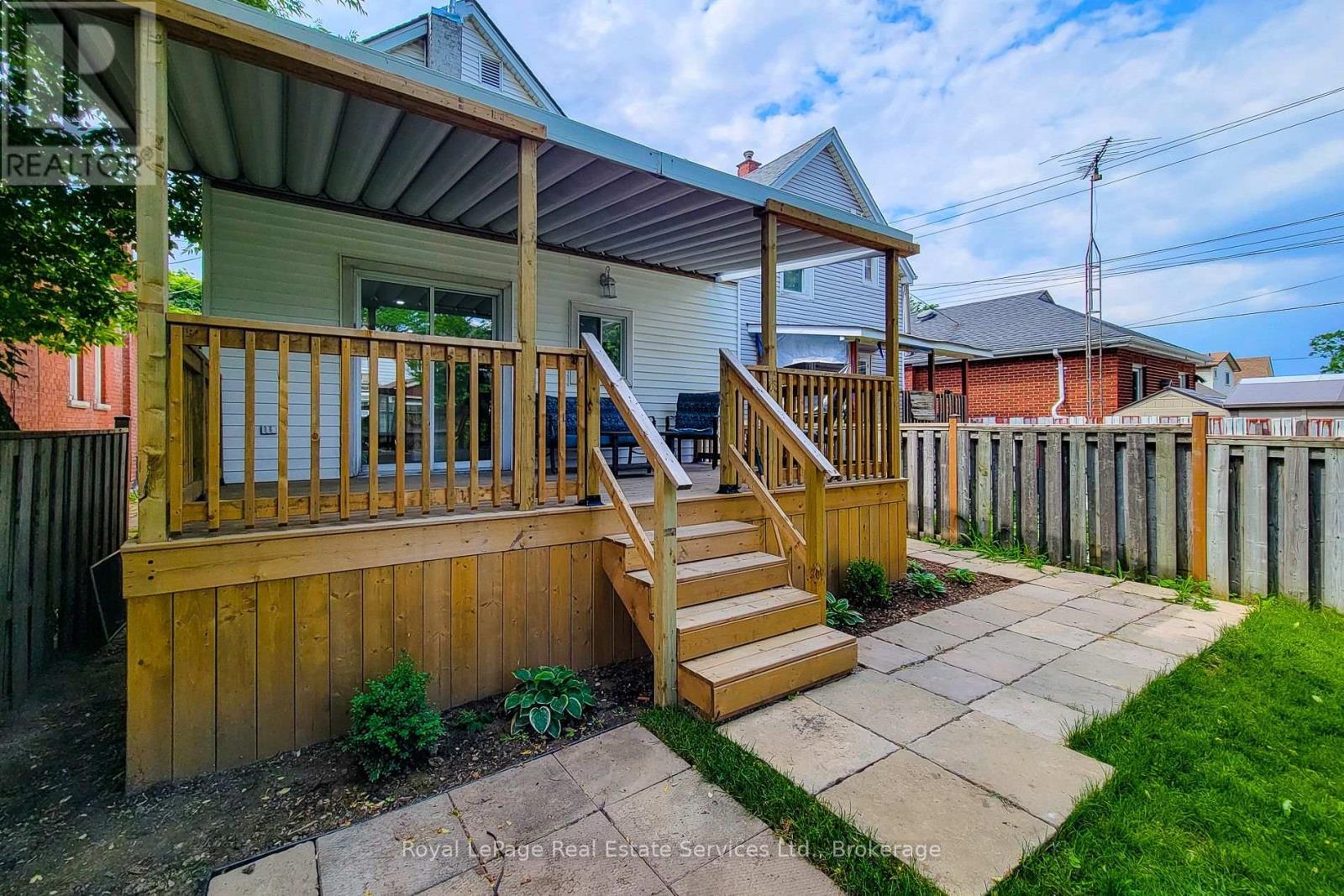 












116 GARSIDE AVENUE N

,
Hamilton (Homeside),




Ontario
L8H4W3

