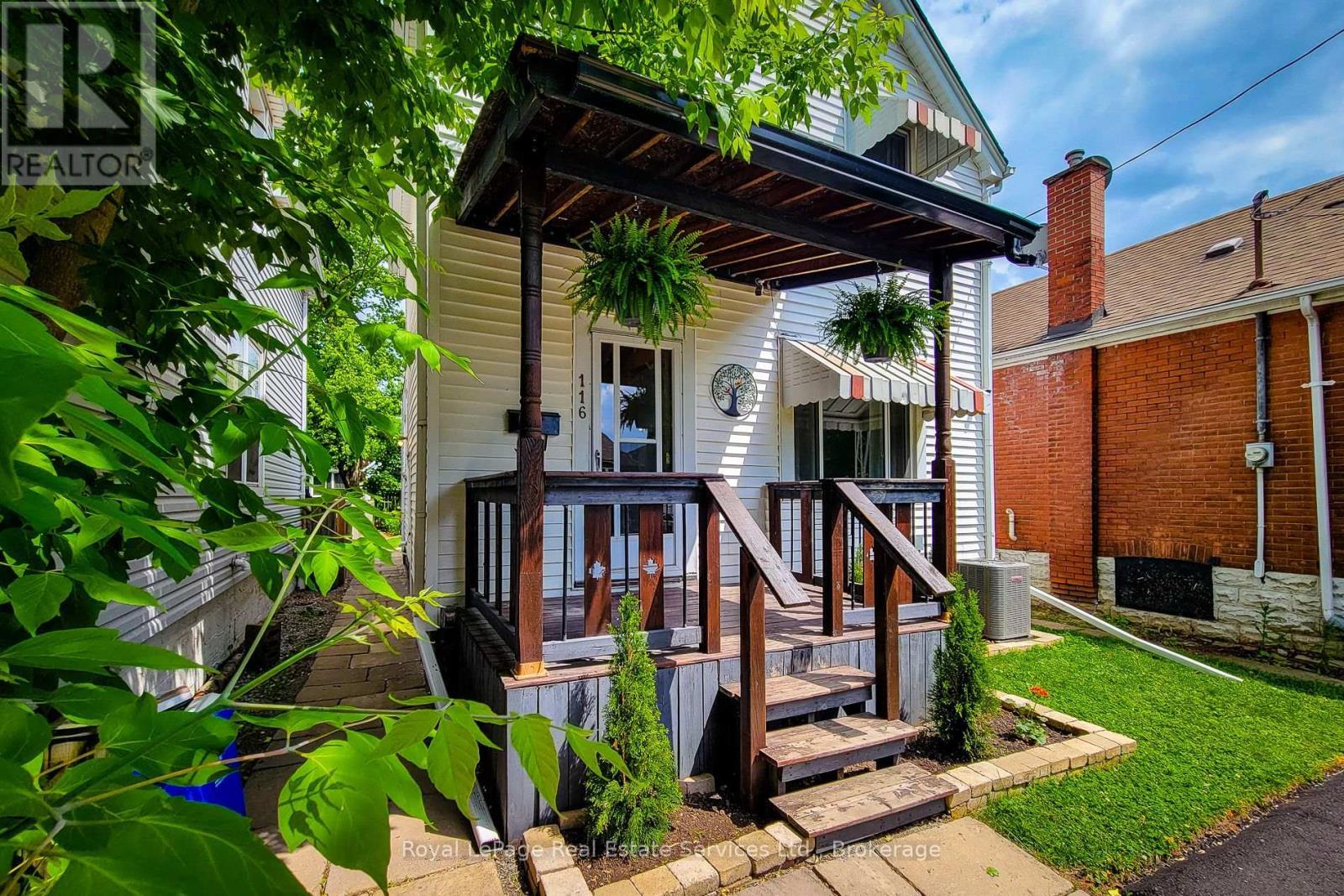 












116 GARSIDE AVENUE N

,
Hamilton (Homeside),




Ontario
L8H4W3

