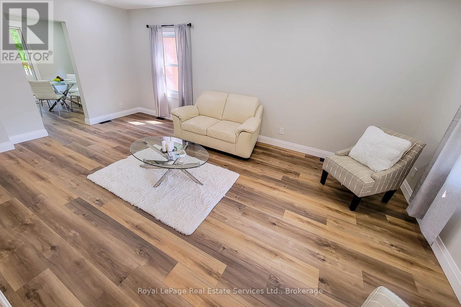 












116 GARSIDE AVENUE N

,
Hamilton (Homeside),




Ontario
L8H4W3

