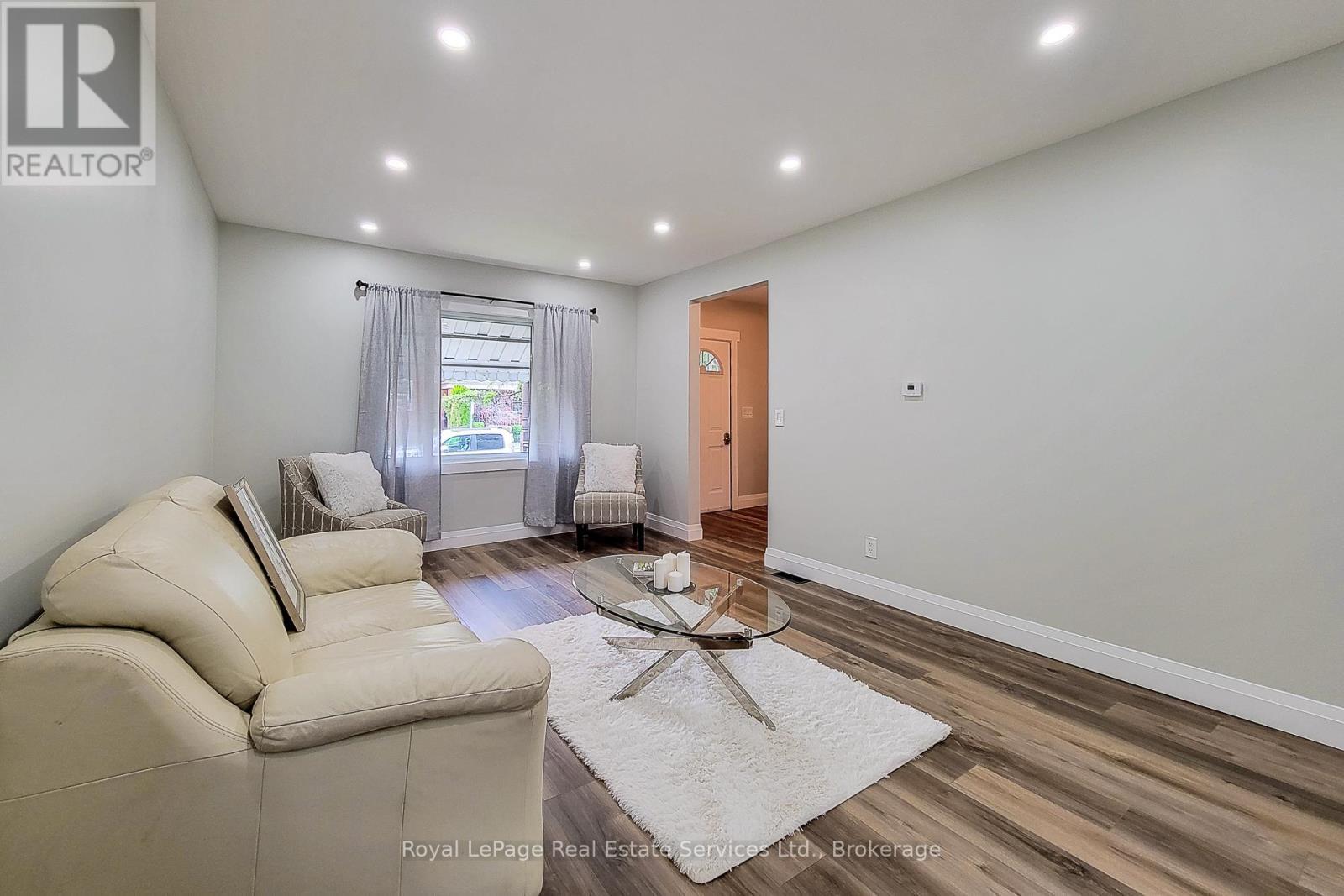 












116 GARSIDE AVENUE N

,
Hamilton (Homeside),




Ontario
L8H4W3

