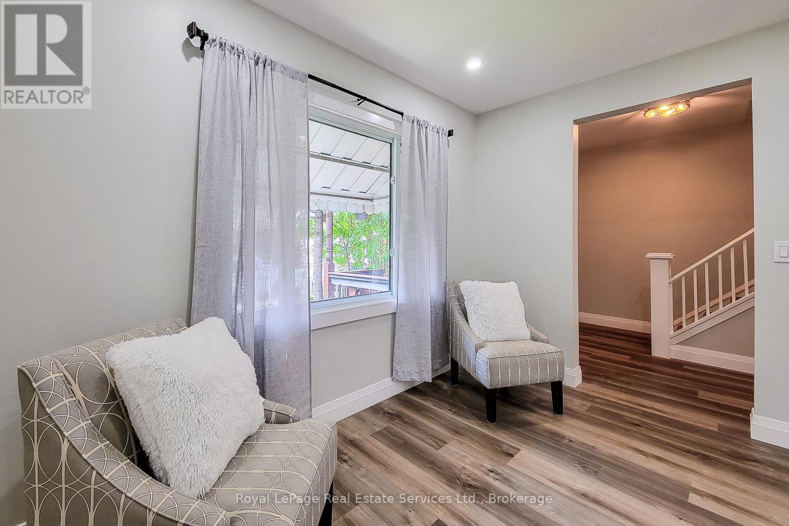 












116 GARSIDE AVENUE N

,
Hamilton (Homeside),




Ontario
L8H4W3

