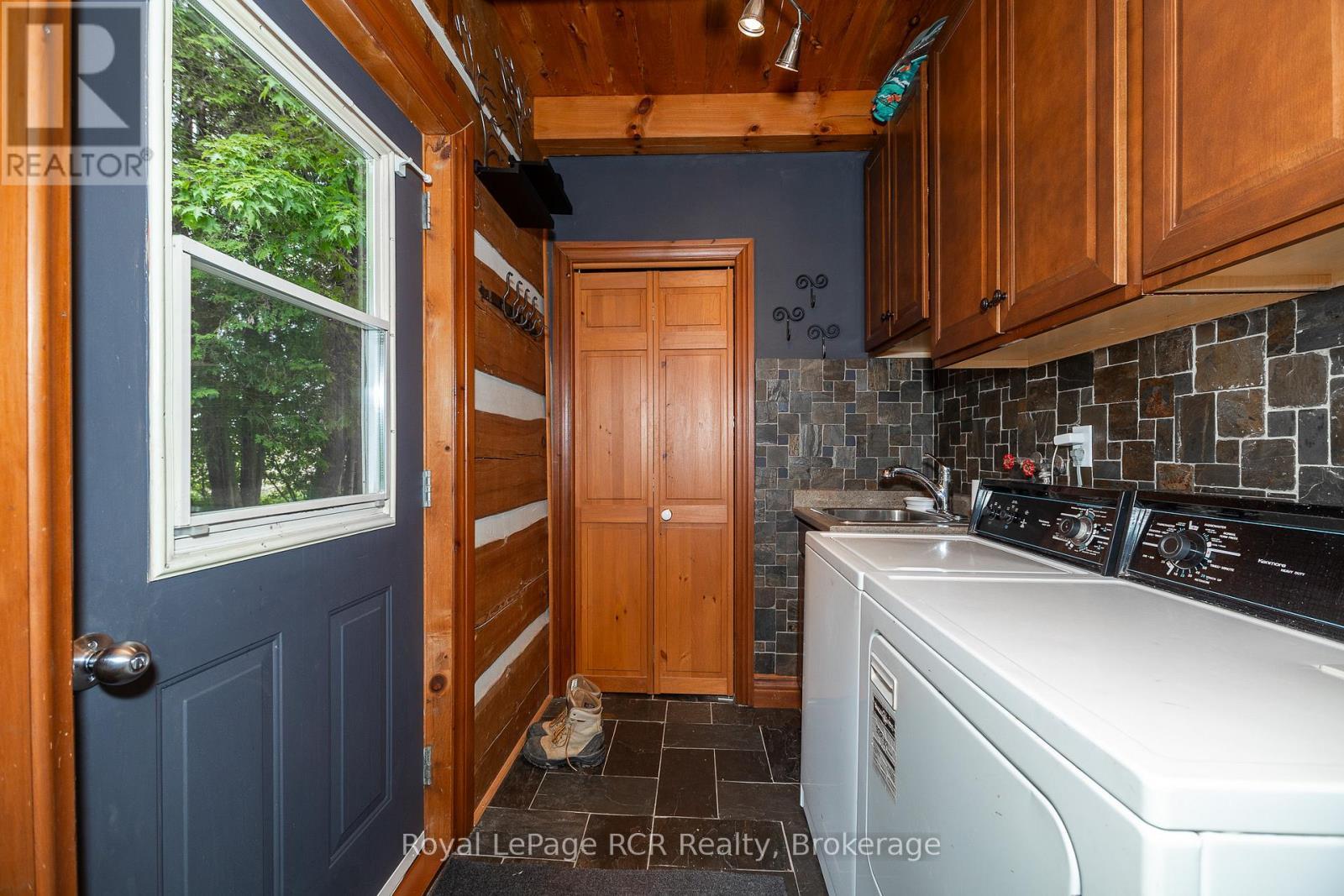 












552691 GREY RD 23

,
Southgate,




Ontario
N0G2A0

