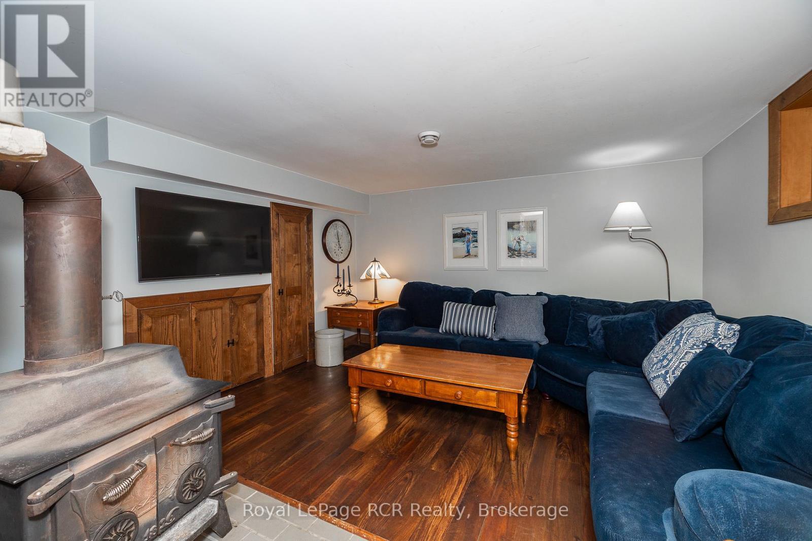 












552691 GREY RD 23

,
Southgate,




Ontario
N0G2A0

