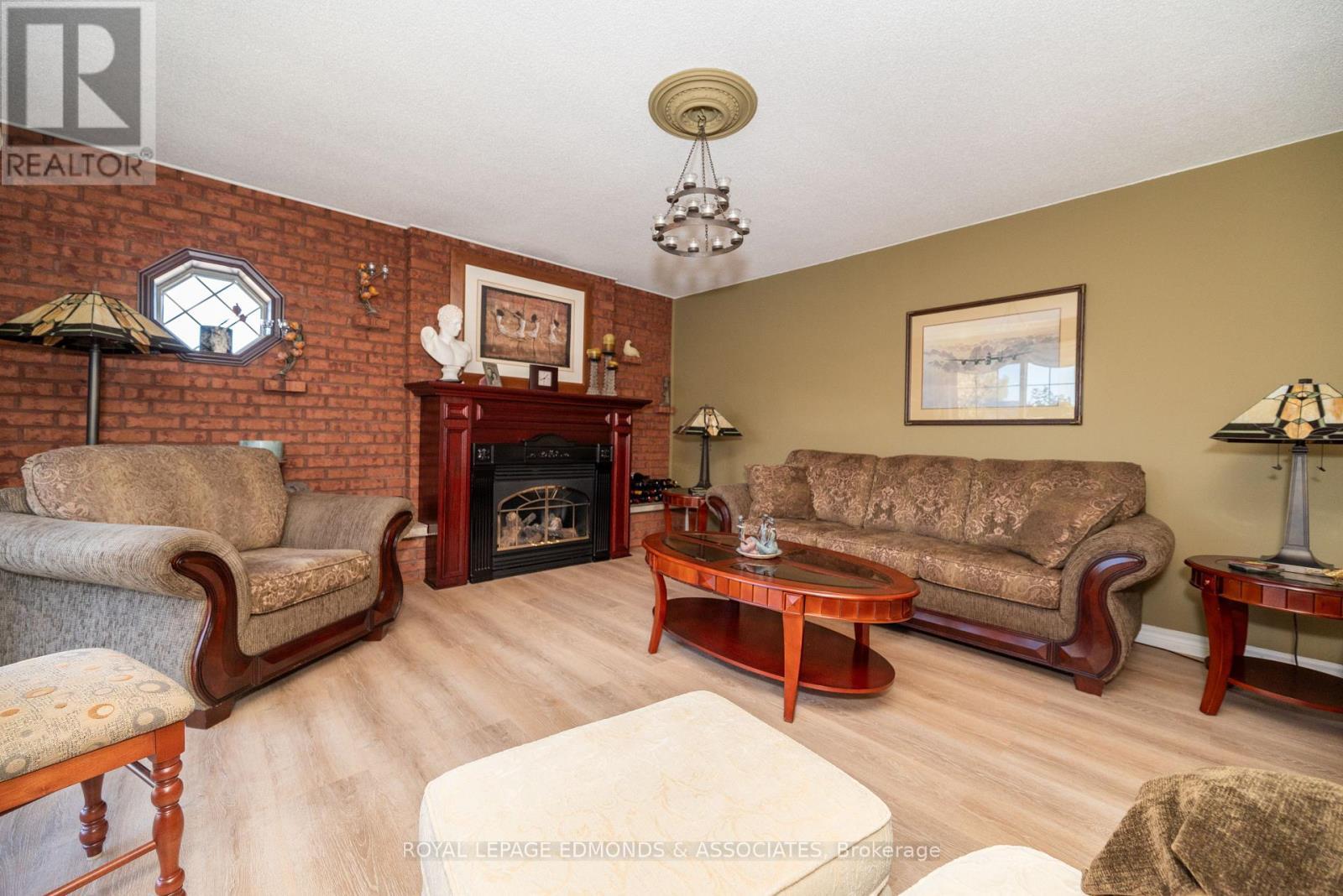 












1315 BLAKELY CRESCENT W

,
Pembroke,




Ontario
K8A6Z9


