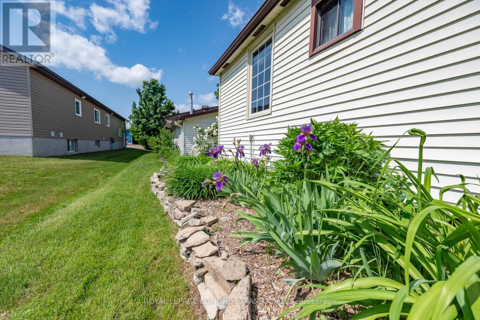 












1315 BLAKELY CRESCENT W

,
Pembroke,




Ontario
K8A6Z9

