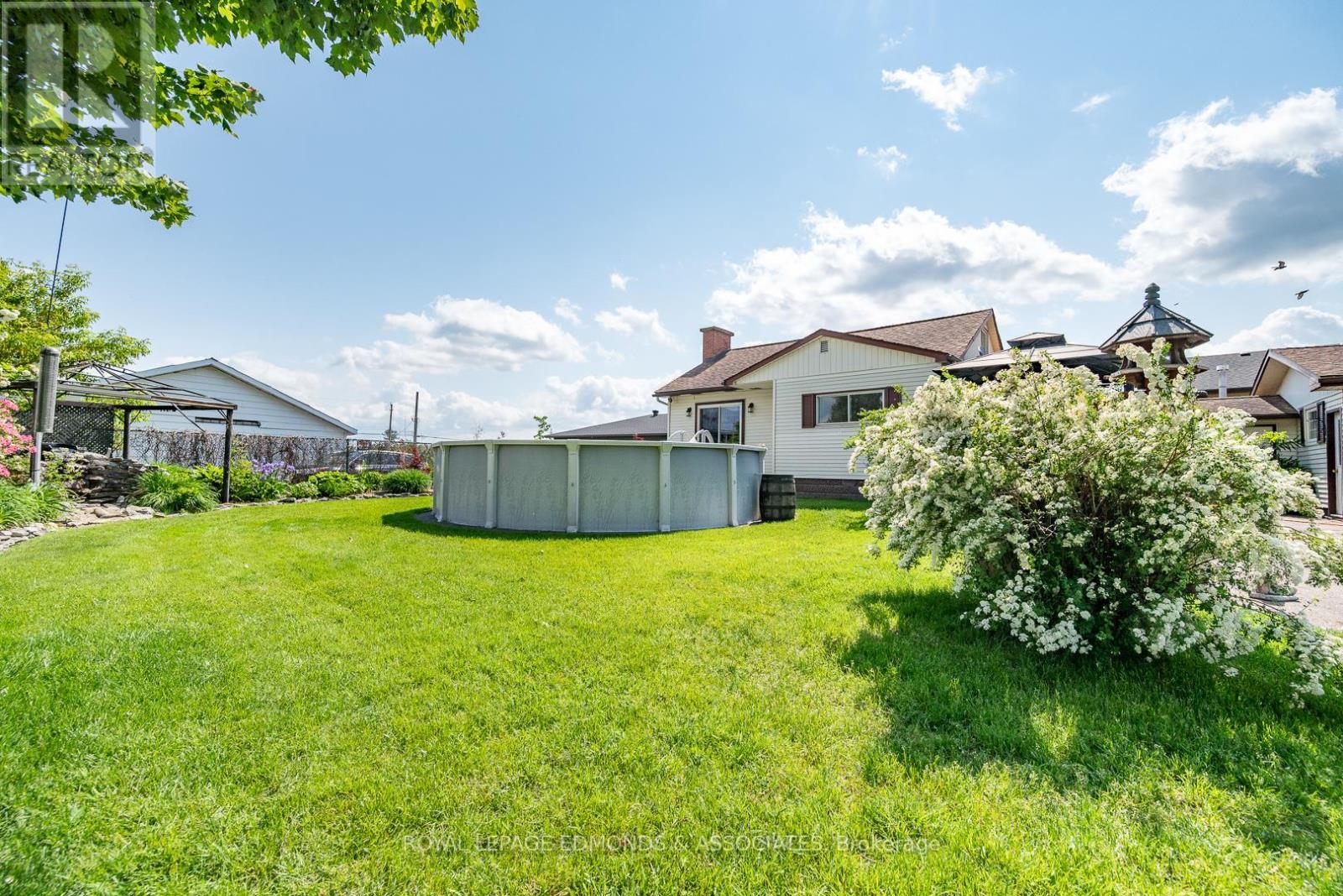 












1315 BLAKELY CRESCENT W

,
Pembroke,




Ontario
K8A6Z9

