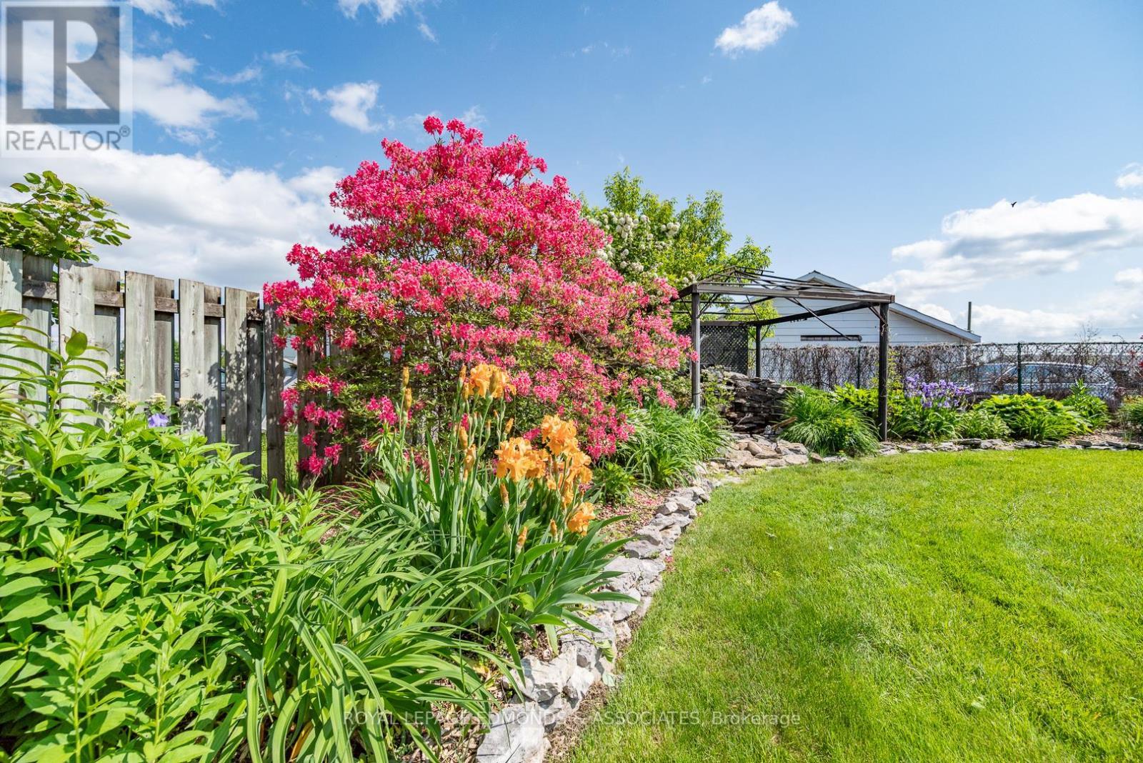 












1315 BLAKELY CRESCENT W

,
Pembroke,




Ontario
K8A6Z9

