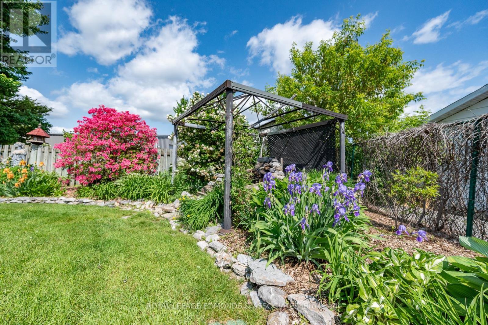 












1315 BLAKELY CRESCENT W

,
Pembroke,




Ontario
K8A6Z9

