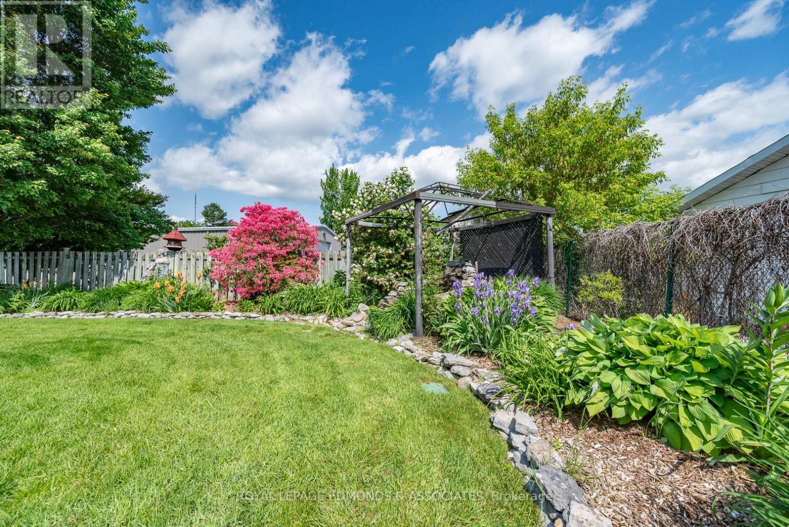












1315 BLAKELY CRESCENT W

,
Pembroke,




Ontario
K8A6Z9

