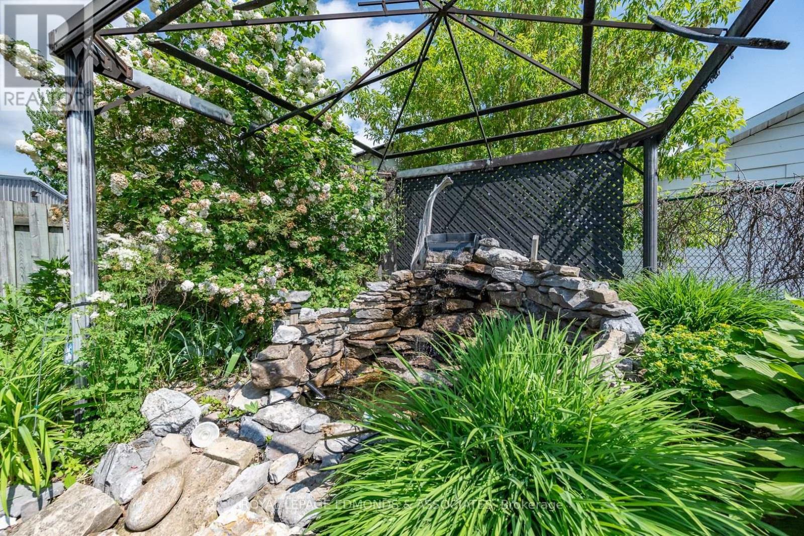 












1315 BLAKELY CRESCENT W

,
Pembroke,




Ontario
K8A6Z9

