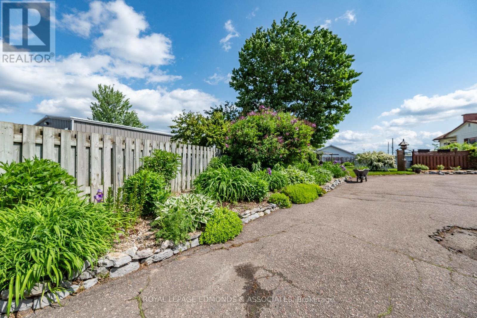 












1315 BLAKELY CRESCENT W

,
Pembroke,




Ontario
K8A6Z9

