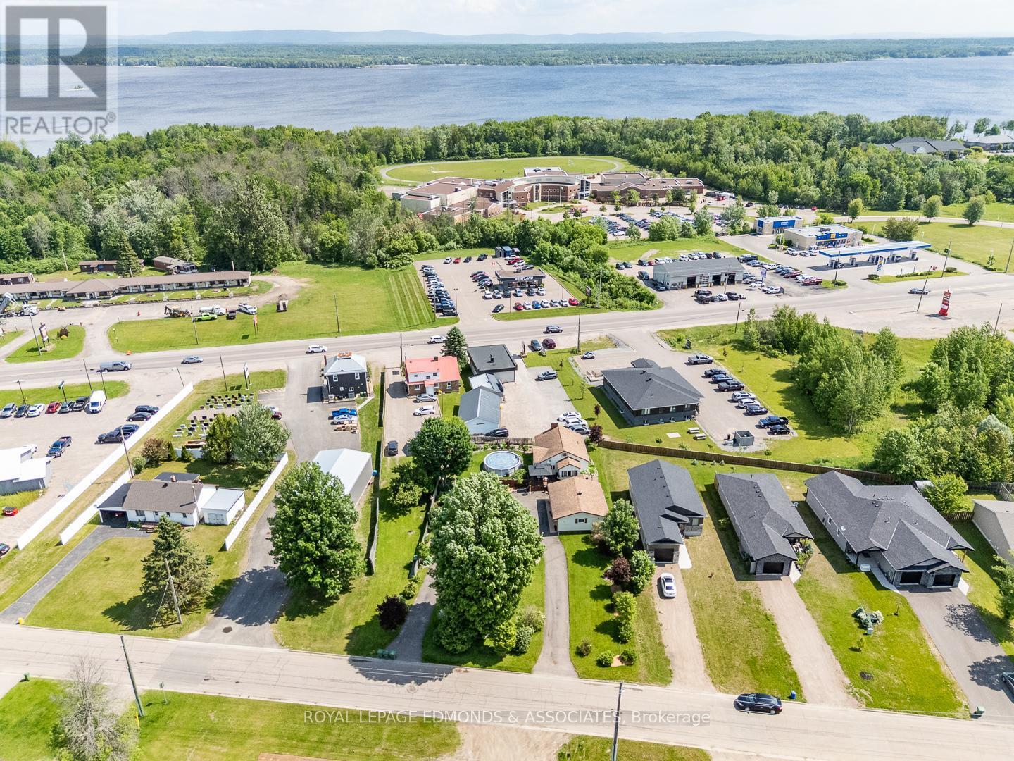 












1315 BLAKELY CRESCENT W

,
Pembroke,




Ontario
K8A6Z9

