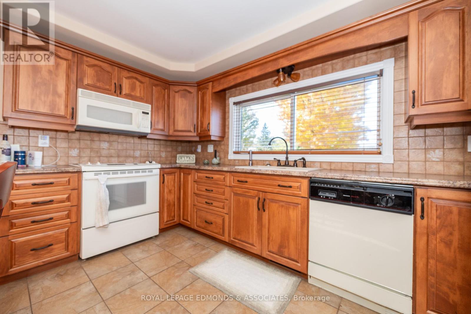 












1315 BLAKELY CRESCENT W

,
Pembroke,




Ontario
K8A6Z9

