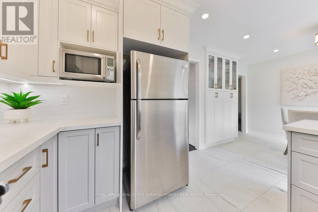 












296 EVERGREEN CRESCENT

,
Oakville,




Ontario
L6H4P5


