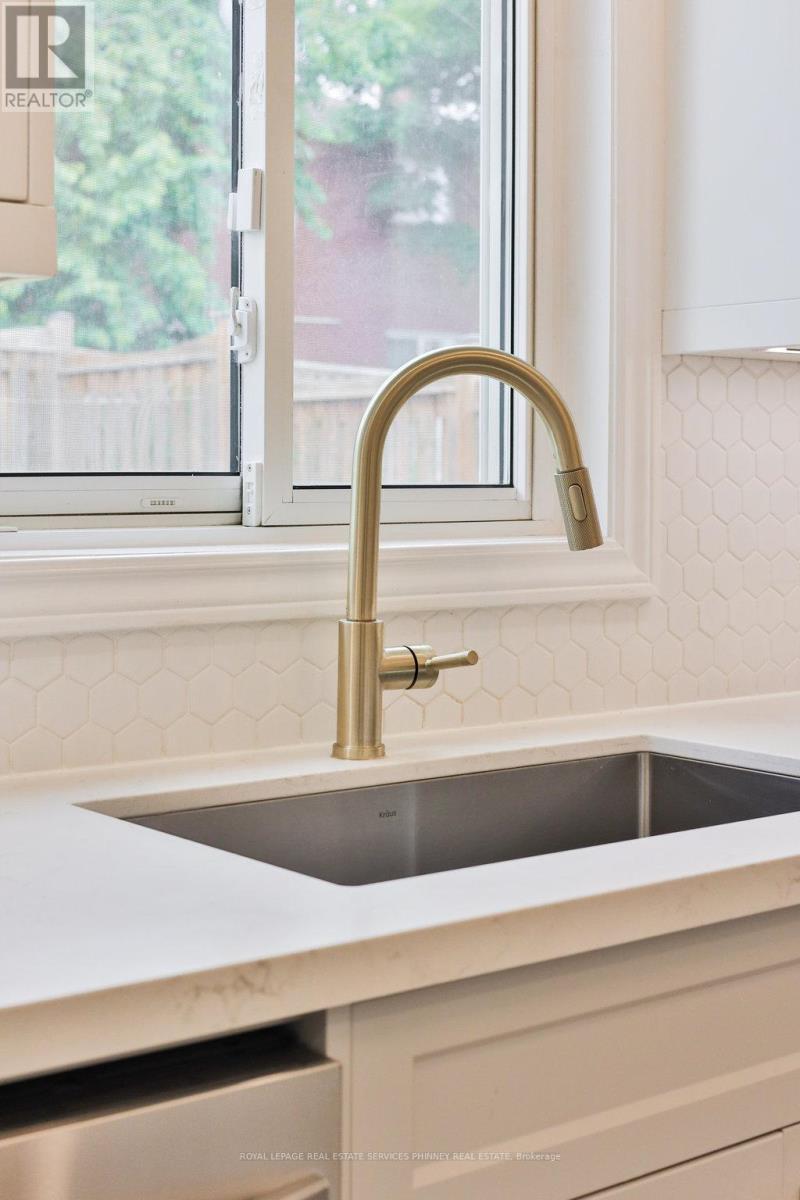 












296 EVERGREEN CRESCENT

,
Oakville,




Ontario
L6H4P5

