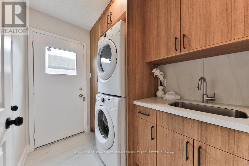 












296 EVERGREEN CRESCENT

,
Oakville,




Ontario
L6H4P5

