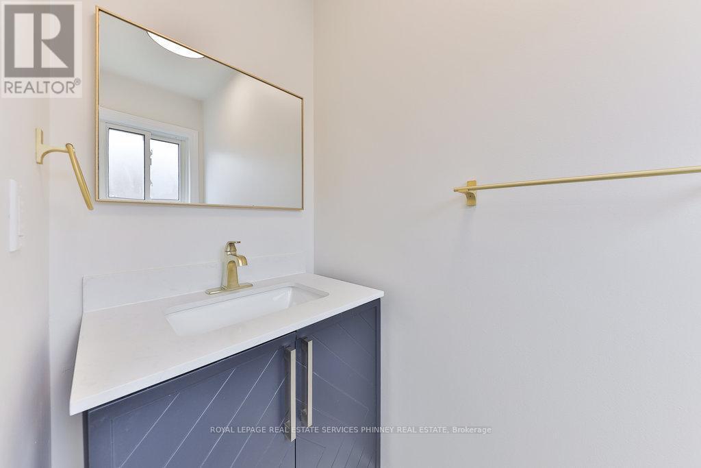 












296 EVERGREEN CRESCENT

,
Oakville,




Ontario
L6H4P5

