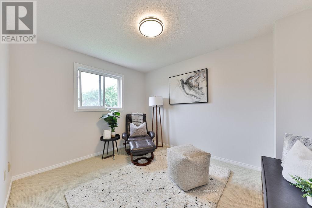 












296 EVERGREEN CRESCENT

,
Oakville,




Ontario
L6H4P5

