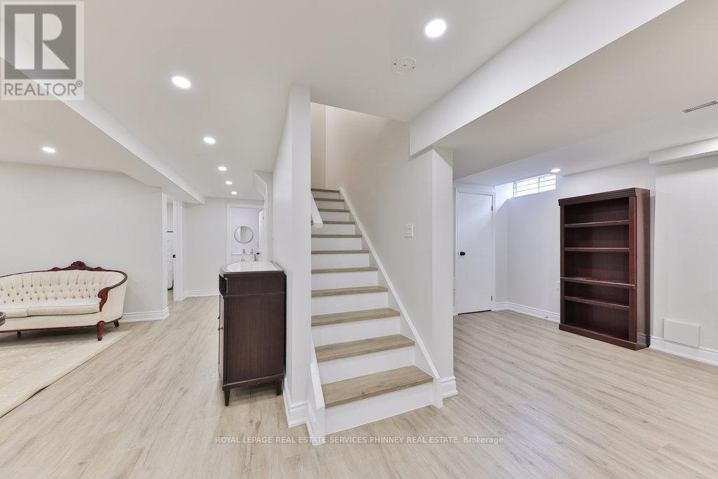 












296 EVERGREEN CRESCENT

,
Oakville,




Ontario
L6H4P5

