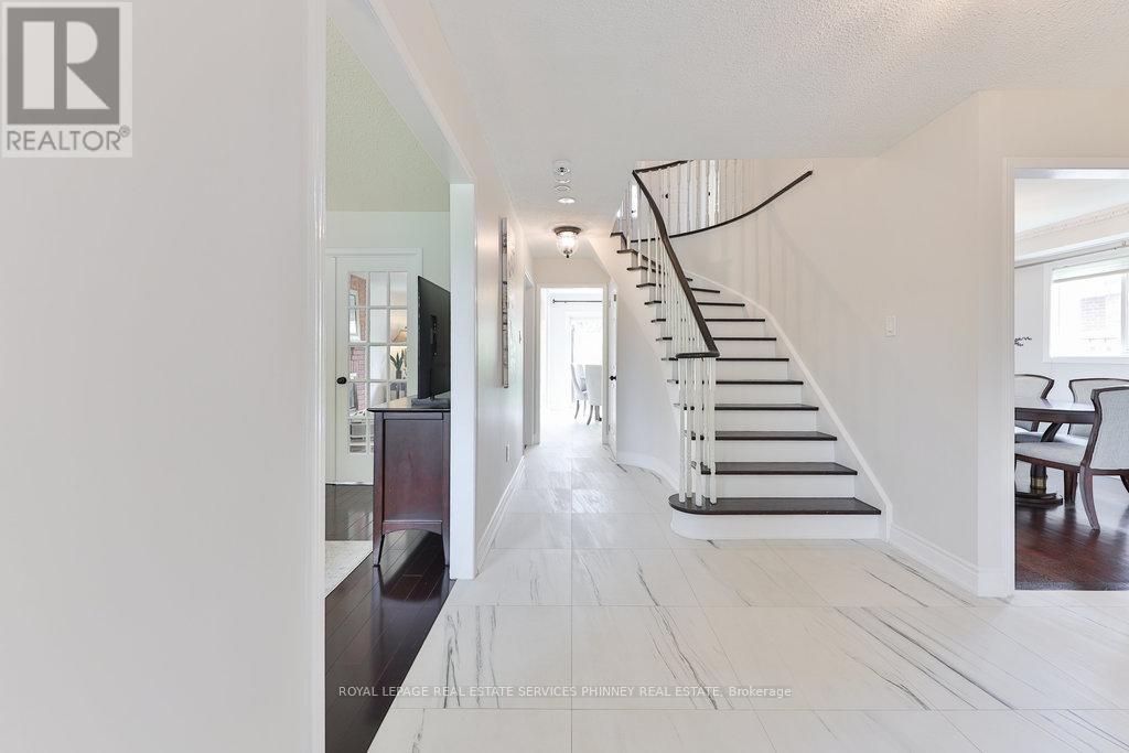












296 EVERGREEN CRESCENT

,
Oakville,




Ontario
L6H4P5

