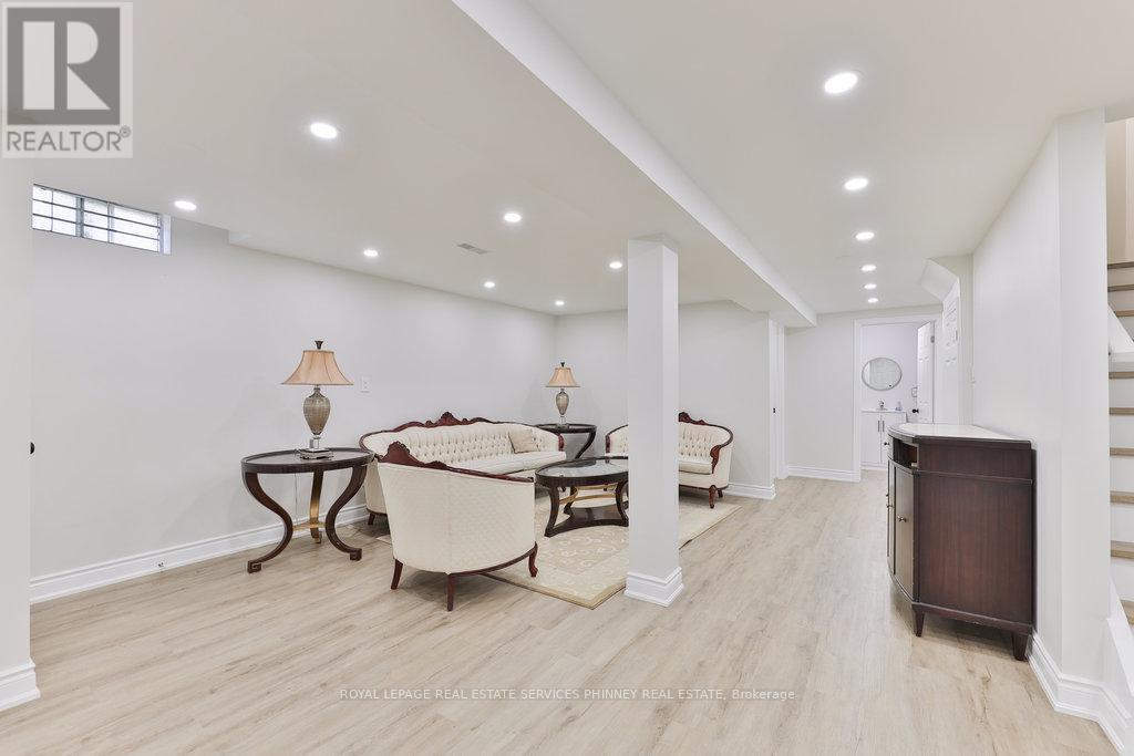 












296 EVERGREEN CRESCENT

,
Oakville,




Ontario
L6H4P5

