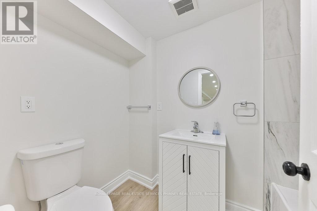 












296 EVERGREEN CRESCENT

,
Oakville,




Ontario
L6H4P5

